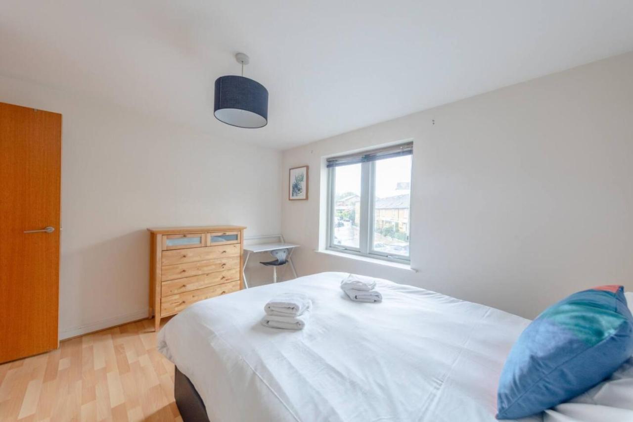 Spacious 2 Bedroom Near White Appartamento *