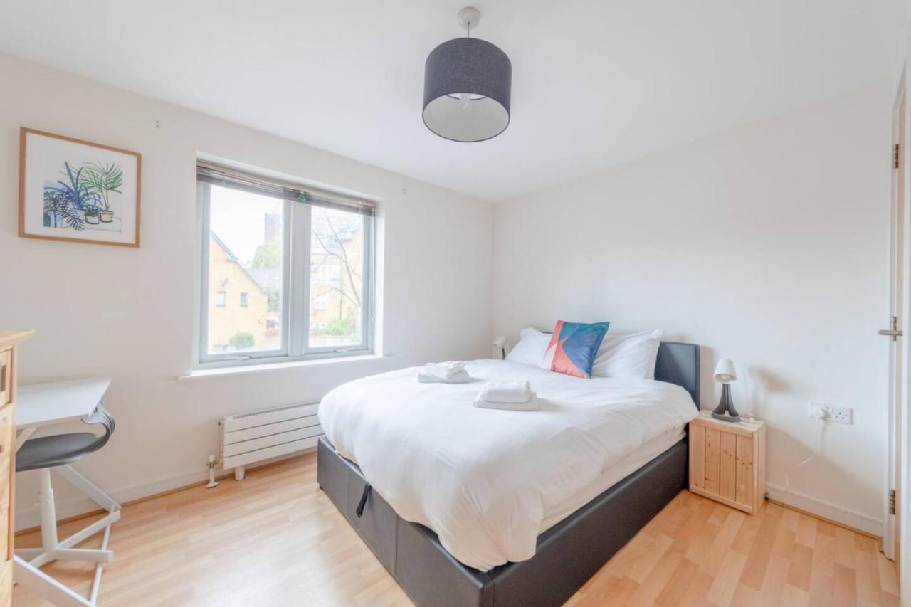 Spacious 2 Bedroom Near White Appartamento