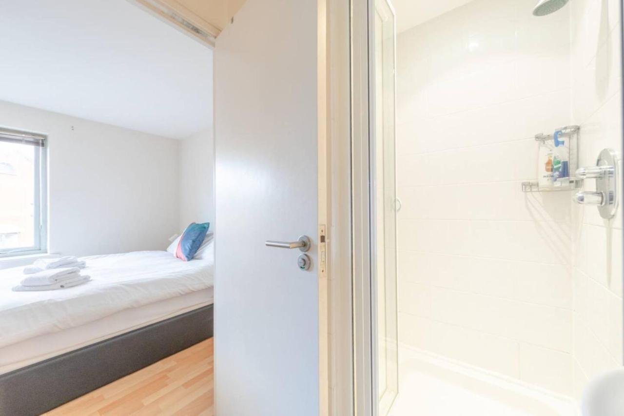 Spacious 2 Bedroom Near White Appartamento *