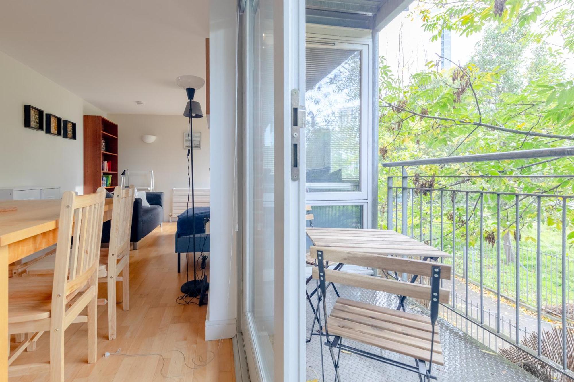 Appartamento Spacious 2 Bedroom Near White Londra